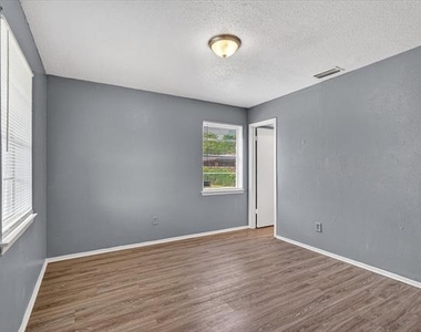 1406 Yukon Drive - Photo Thumbnail 19