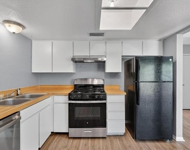 1406 Yukon Drive - Photo Thumbnail 13