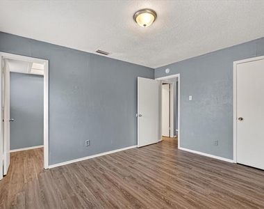 1406 Yukon Drive - Photo Thumbnail 20