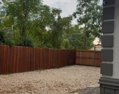 306 Broadmoor - Photo Thumbnail 3