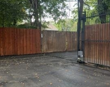 306 Broadmoor - Photo Thumbnail 11