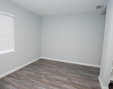 1505 Arbor Lane - Photo Thumbnail 21