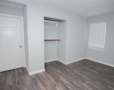 1505 Arbor Lane - Photo Thumbnail 20