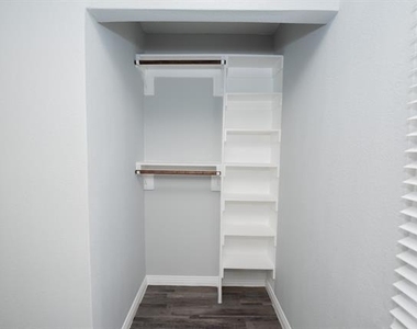 1505 Arbor Lane - Photo Thumbnail 10