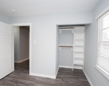 1505 Arbor Lane - Photo Thumbnail 9