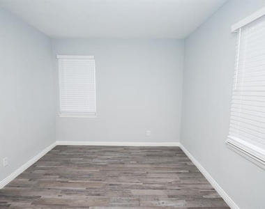 1505 Arbor Lane - Photo Thumbnail 19