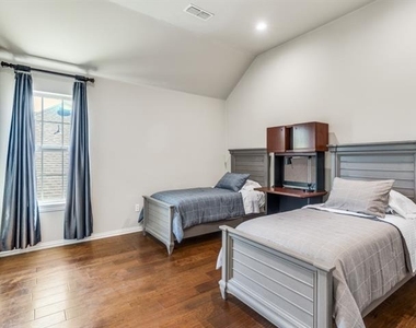7110 Waterbury Drive - Photo Thumbnail 22