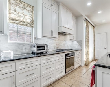 7110 Waterbury Drive - Photo Thumbnail 10