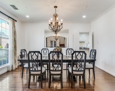7110 Waterbury Drive - Photo Thumbnail 5