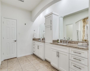 7110 Waterbury Drive - Photo Thumbnail 16