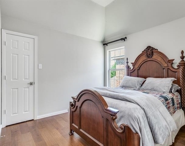 7110 Waterbury Drive - Photo Thumbnail 19