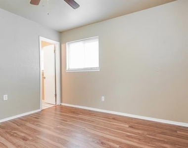 701 E Mission Street - Photo Thumbnail 8