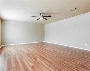 701 E Mission Street - Photo Thumbnail 2