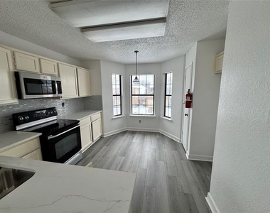 781 Pierre Lane - Photo Thumbnail 10