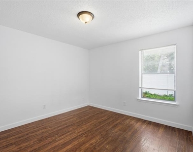 781 Pierre Lane - Photo Thumbnail 20