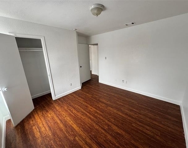 781 Pierre Lane - Photo Thumbnail 15