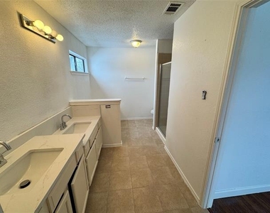 781 Pierre Lane - Photo Thumbnail 12
