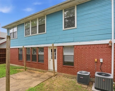 781 Pierre Lane - Photo Thumbnail 26