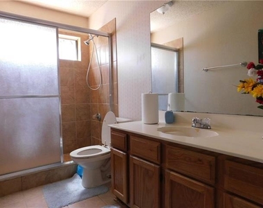 781 Pierre Lane - Photo Thumbnail 5