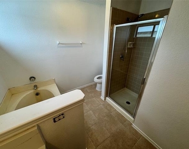 781 Pierre Lane - Photo Thumbnail 13