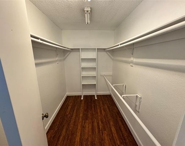 781 Pierre Lane - Photo Thumbnail 14