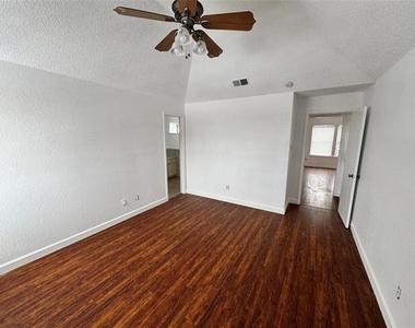 781 Pierre Lane - Photo Thumbnail 11