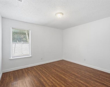 781 Pierre Lane - Photo Thumbnail 21