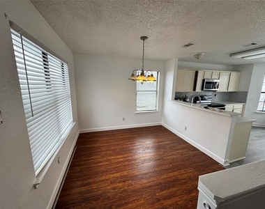 781 Pierre Lane - Photo Thumbnail 8