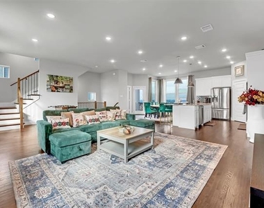 1121 Marc Place - Photo Thumbnail 6