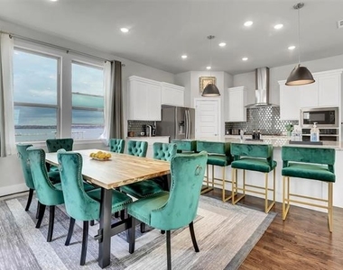 1121 Marc Place - Photo Thumbnail 2