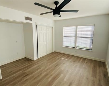 5003 Bryan Street - Photo Thumbnail 5
