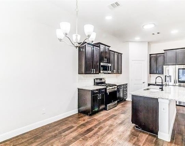 11324 Blaze Street - Photo Thumbnail 8