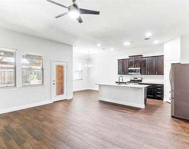11324 Blaze Street - Photo Thumbnail 4