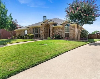 428 Lakedale Drive - Photo Thumbnail 1