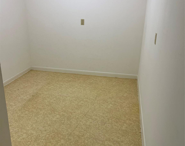 1526 Whitehall Drive - Photo Thumbnail 10