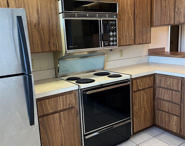 1526 Whitehall Drive - Photo Thumbnail 7
