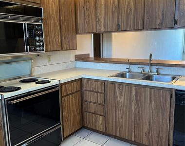 1526 Whitehall Drive - Photo Thumbnail 8