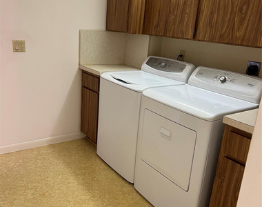 1526 Whitehall Drive - Photo Thumbnail 9