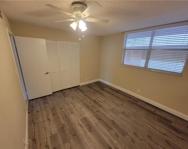 404 Nw 68th Avenue - Photo Thumbnail 3
