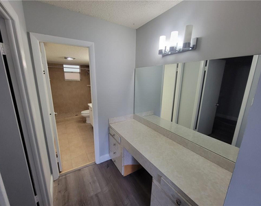 404 Nw 68th Avenue - Photo Thumbnail 6