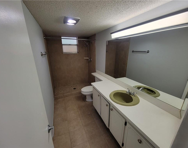 404 Nw 68th Avenue - Photo Thumbnail 7