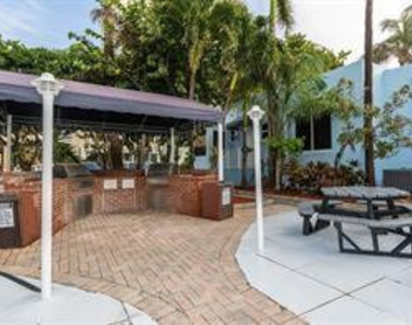 301 Van Buren Street - Photo Thumbnail 12