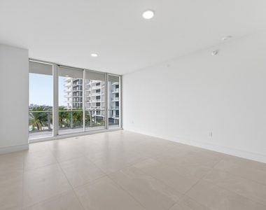 220 Lake Shore Drive - Photo Thumbnail 6