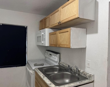 1022 17th Street - Photo Thumbnail 1