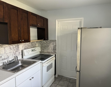 805 3rd Street - Photo Thumbnail 3