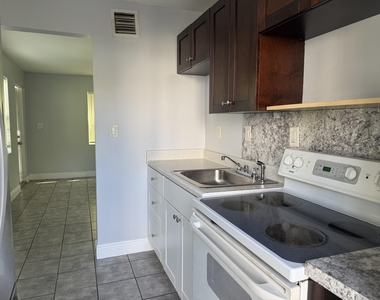 805 3rd Street - Photo Thumbnail 2
