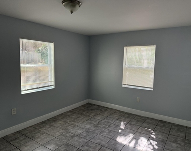 805 3rd Street - Photo Thumbnail 4