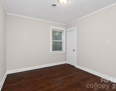 420 Plymouth Avenue - Photo Thumbnail 26