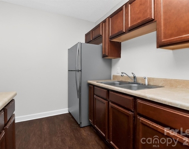 420 Plymouth Avenue - Photo Thumbnail 17
