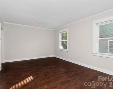 420 Plymouth Avenue - Photo Thumbnail 4